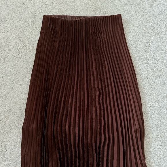 Banana Republic Pleated Brown Skirt - Picture 1 of 4
